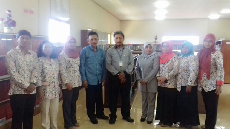 Tinjauan Bank Indonesia ke Perpustakaan STIE AUB Surakarta 1